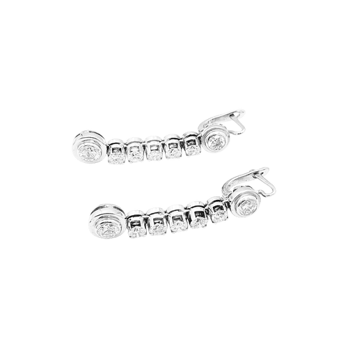 Boucles d'oreilles Paire de boucles d'oreilles pendantes, or blanc et diamants. 58 Facettes 34756