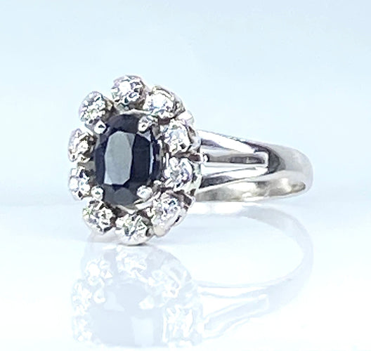 Bague marguerite en or blanc, saphir et diamants