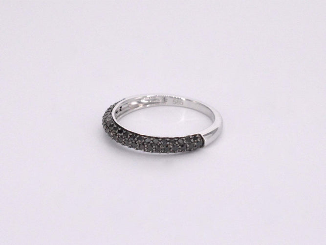 Bague 54 Bague en or blanc avec diamants noirs taille brillant 58 Facettes 2225