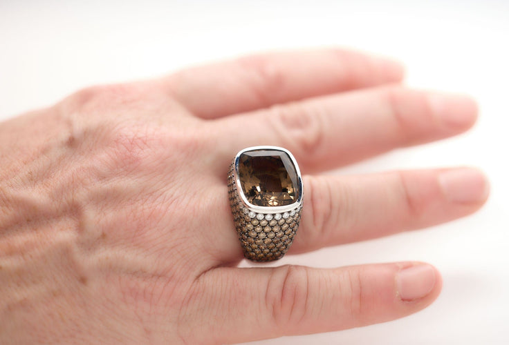 Bague 54.5 BAGUE SERTIE D'UN QUARTZ FUME ENTOURAGE DIAMANTS DE COULEURS EN OR GRIS 18K 58 Facettes 0