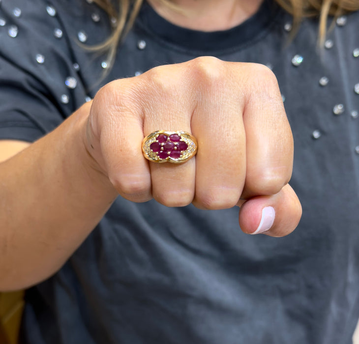 Bague Bague vintage en or jaune , rubis et diamants 58 Facettes