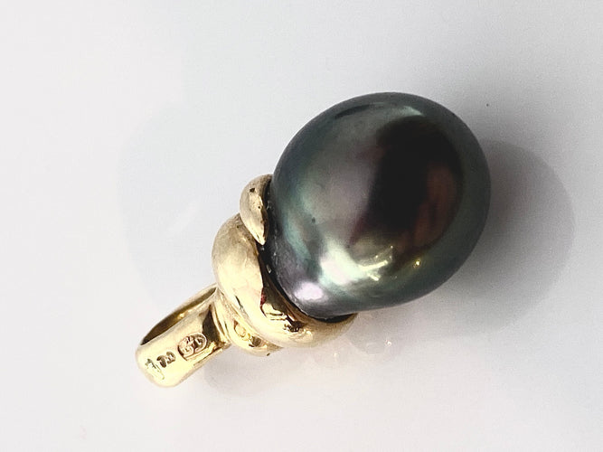 Pendentif Pendentif en or jaune, perle de tahiti et diamants 58 Facettes AB356