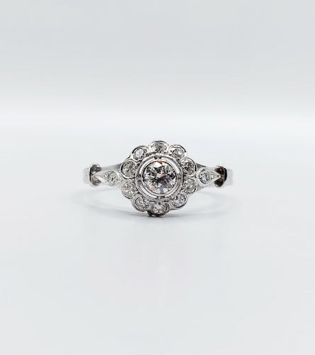 Bague 55.5 Bague marguerite art deco or blanc 18k et platine ornée de 0,54 carats de diamant 58 Facettes A04599