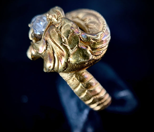 Bague 59 Bague solitaire Néo Gothique figurant une tête de chimère 58 Facettes