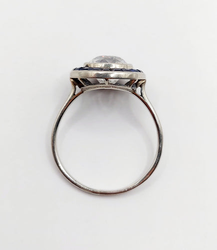 Bague 57.5 Bague cible art deco or blanc 18k diamant taille ancienne 2,40 carat et saphirs calibrés (circa 1920) 58 Facettes A06140