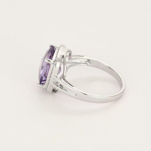 Bague en Or blanc,  Améthyste et petits diamants