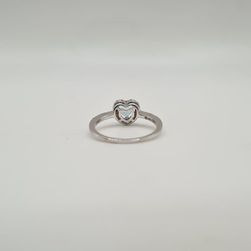 Bague 52 Bague cœur or blanc sertie d’une topaze bleue et diamants 58 Facettes