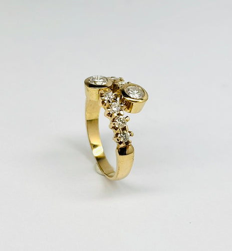 Bague 55.5 Bague contemporaine à griffes en or jaune et diamants 1,00 ct 58 Facettes Q386B