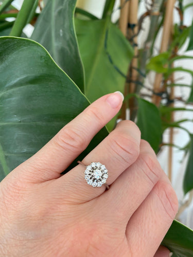 Bague 49.5 Bague de fiançailles vintage en or blanc avec rosette et diamants 58 Facettes