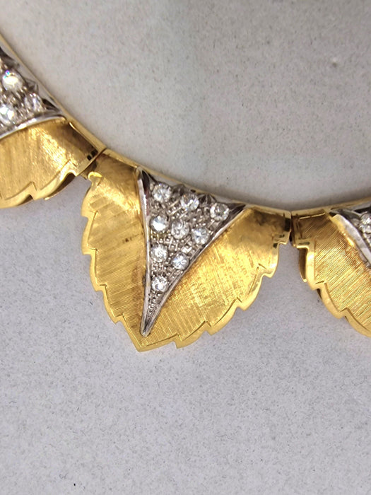 Collier Collier en or jaune motif feuille et diamants 58 Facettes