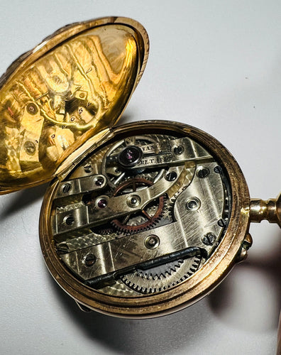 Montre Montre de col émaillé et sa chaîne en or jaune 58 Facettes 226