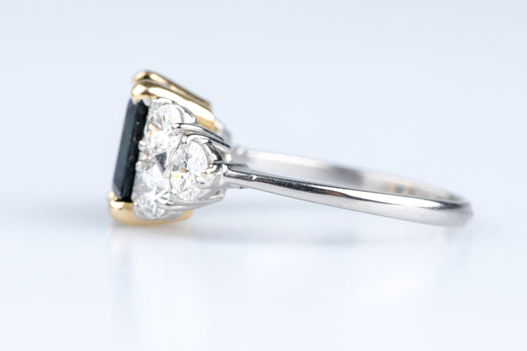 Bague 54 Bague en or blanc, saphir taille émeraude & diamants d’épaules 58 Facettes BG412118-107