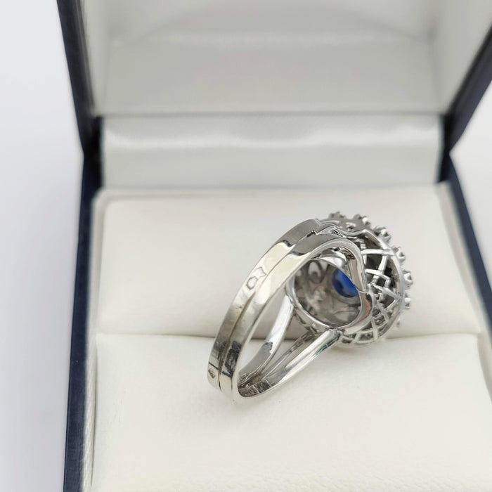 Bague or gris et platine, saphir, diamants