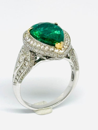 Bague 53 Bague moderne en or jaune avec émeraude naturelle en forme de poire et diamants 58 Facettes E19