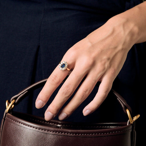 Bague marguerite en or jaune, saphir et diamants