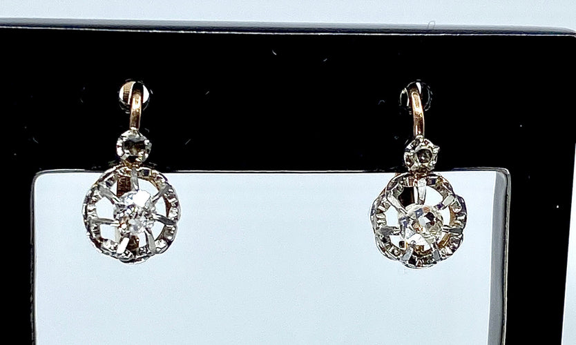Boucles d'oreilles Boucles d’oreilles en or 18 carats et diamants. Vers 1900 58 Facettes AB334