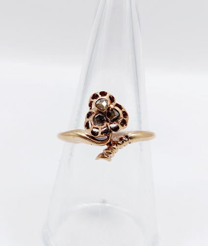 Bague 55.5 Bague victorienne or rose 18k trèfle orné de diamants taille roses (circa 1900) antique 58 Facettes A03066