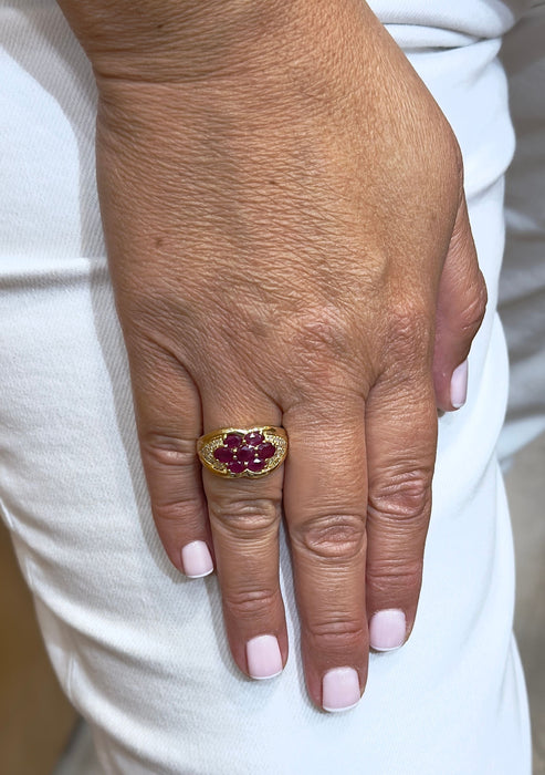 Bague Bague vintage en or jaune , rubis et diamants 58 Facettes