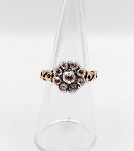 Bague 55.5 Bague marguerite victorienne or rose, diamants taille rose sur paillon (1870) 58 Facettes A06361