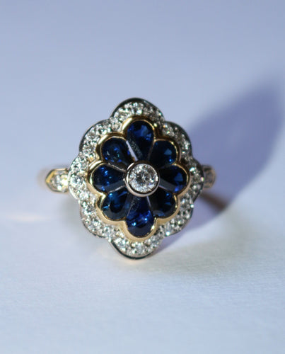 Bague Fleur or jaune, diamants, saphirs
