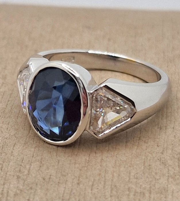 Bague 1990's Sapphire Ring white Gold and Trilliant Diamonds 58 Facettes