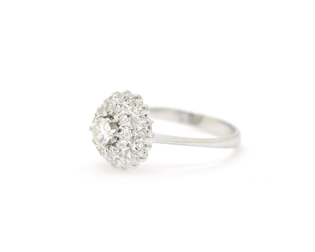 Bague Bague en or blanc avec un diamant central de 0,30 ct et des diamants d'accompagnement 58 Facettes 13411