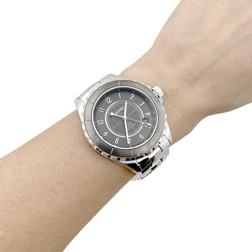 Montre Montre Femme CHANEL « Chromatic », céramique de titane. 58 Facettes 35008