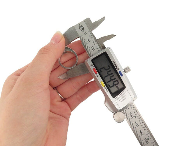 Bague 53 bague CARTIER tank en or blanc 18k 13.6 gr sertie pierre de lune 58 Facettes 268700