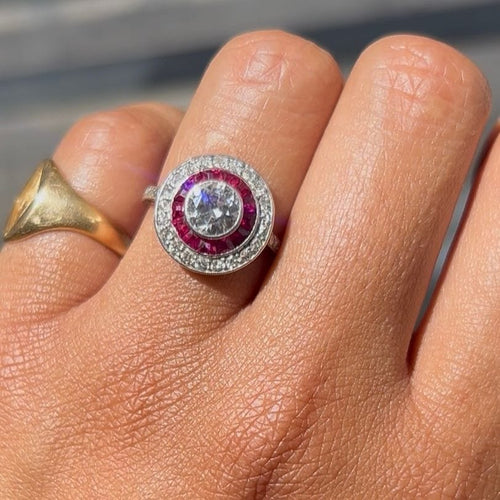 Bague 51 Bague Cible Art déco en platine, diamants et rubis 58 Facettes