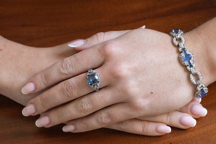 Bague 49 Bague Art Déco en platine ornée d'un saphir et de diamants impressionnants, années 1930. 58 Facettes 11300