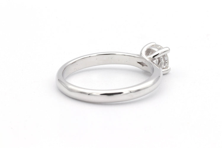 Bague 52 Solitaire contemporain en or blanc serti d'un diamant 58 Facettes A033