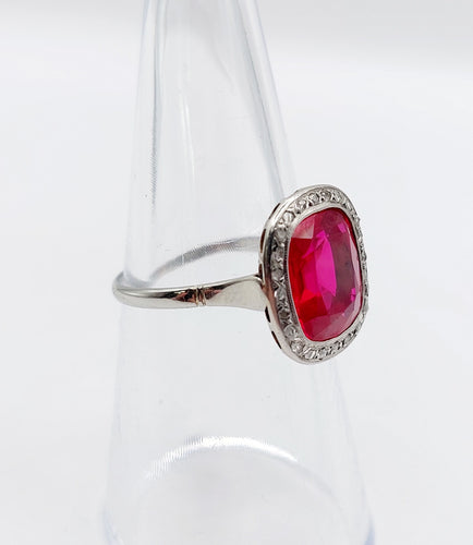 Bague Art Déco or blanc, rubis synthétique et diamants taille rose (circa 1930)