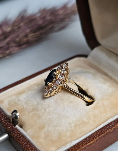 Bague 52.5 Bague marquise saphir et diamants en or jaune 18 carats 58 Facettes 706