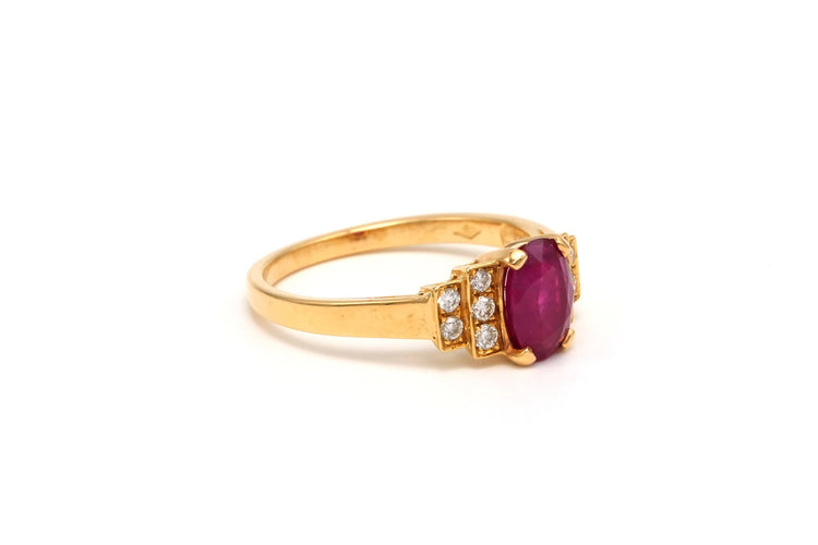 Bague 49 Bague contemporaine en or jaune sertie d'un rubis et de diamants 58 Facettes 22365