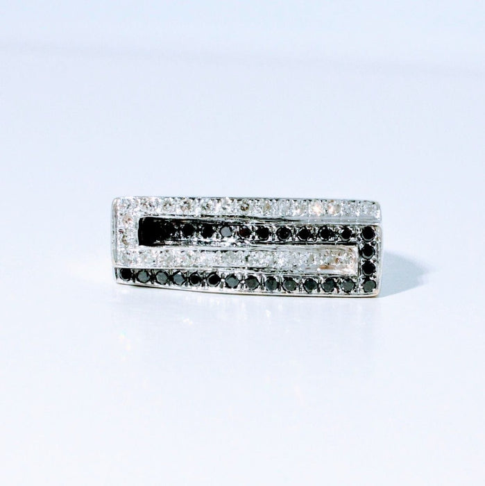 Bague 53 Bague moderniste en or blanc et diamants noirs et blanc 58 Facettes 240 206