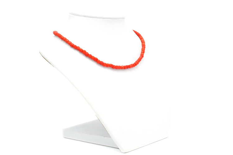 Collier Collier en or jaune et corail 58 Facettes B613