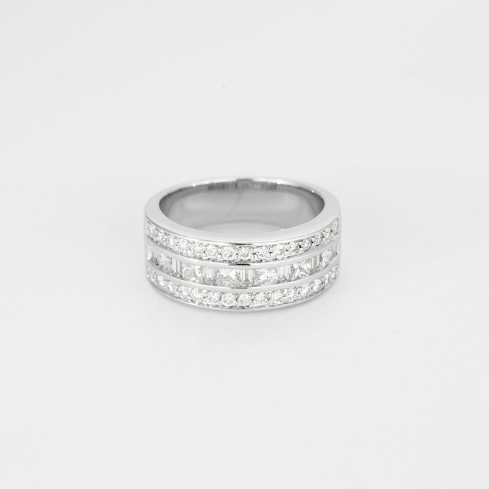 Bague Bague en Platine et diamants princesses, baguettes et ronds en demie alliance. 58 Facettes