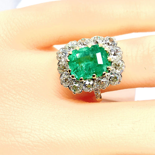Bague 52 Bague marguerite en or 18 carats, émeraude 3,49 ct et diamants 58 Facettes AB567