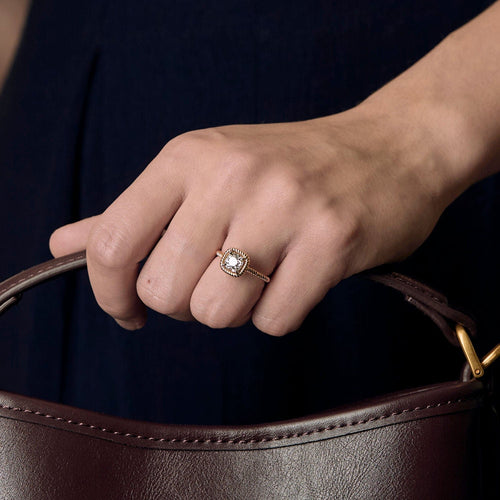 Bague 51 Solitaire Torsadé diamant taille ancienne 1,01 carat en or jaune. 58 Facettes