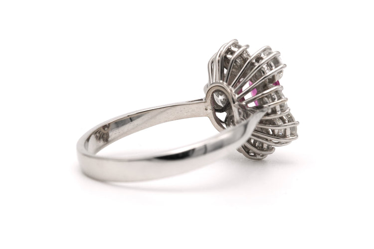 Bague 54 Bague contemporaine sertie d’un saphir rose en or blanc et diamants 58 Facettes 23282