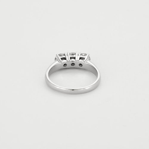 Bague 55 Bague trilogie en or blanc et diamants 58 Facettes LOR34872