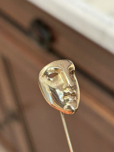 Broche Epingle en or jaune 18k par Jean-marie Fievez ( 1949-2007 ) 58 Facettes