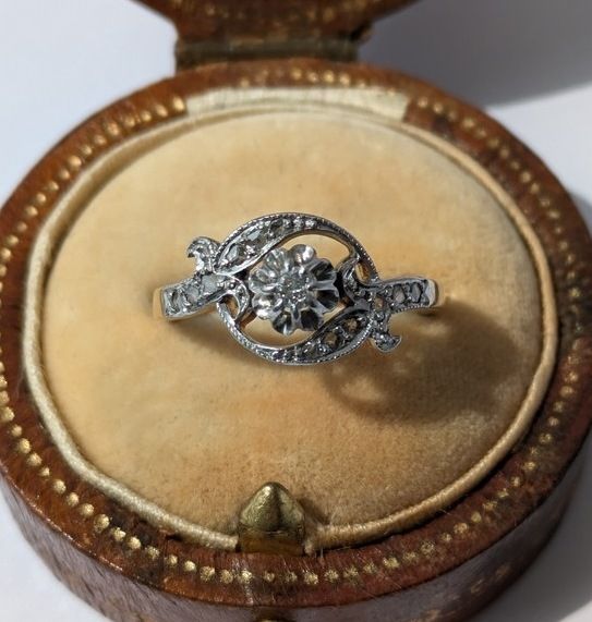 Bague Art Nouveau diamants or et platine