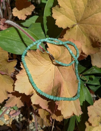 Collier perles d'émeraudes naturelles