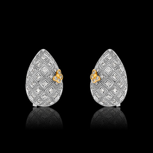 Boucles d'oreilles papillon en or blanc et diamants, en forme de poire, serties de diamants dorés.