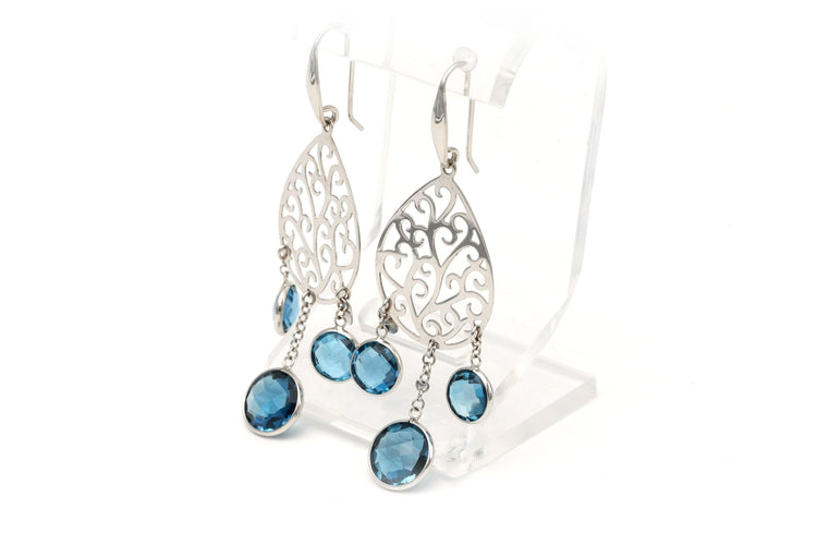 Boucles d'oreilles Boucles d'oreilles contemporaines en or blanc serties de topazes 58 Facettes 22186