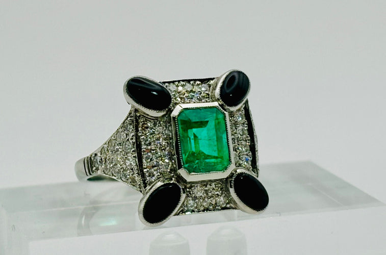 Bague 56 Bague Art Déco en platine ornée d'émeraudes, d'onyx et de diamants 58 Facettes 50307