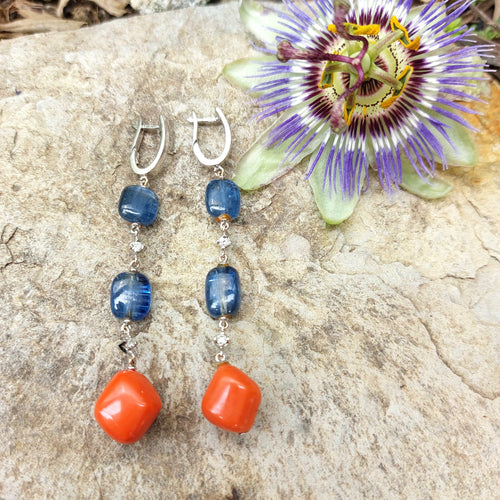Boucles d'oreilles Paire de pendants d'oreilles tanzanite et corail 58 Facettes 26