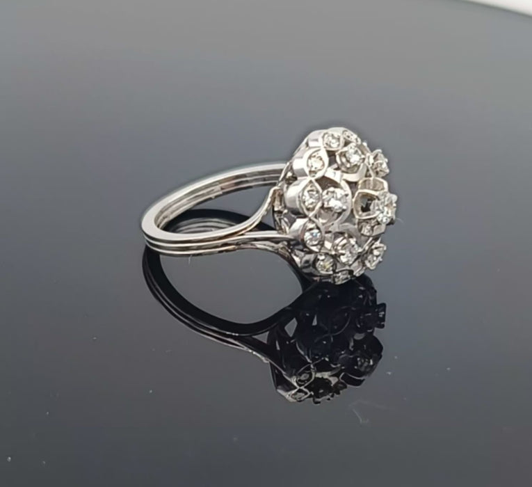 Bague vintage en platine ornée de diamants