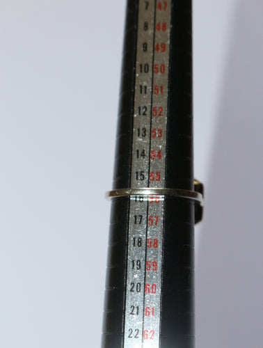 Bague 56 Bague Hexagonale Art Déco en or blanc, diamants et saphirs 58 Facettes 156